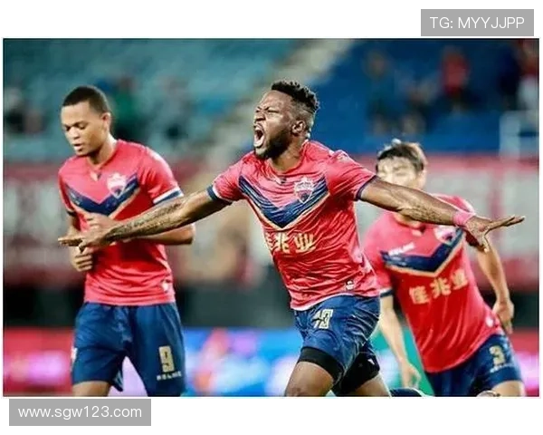 上海足球队以58分稳居大师赛积分榜首位争冠形势愈发明朗 上海足球队以58分稳居大师赛积分榜首位争冠形势愈发明朗