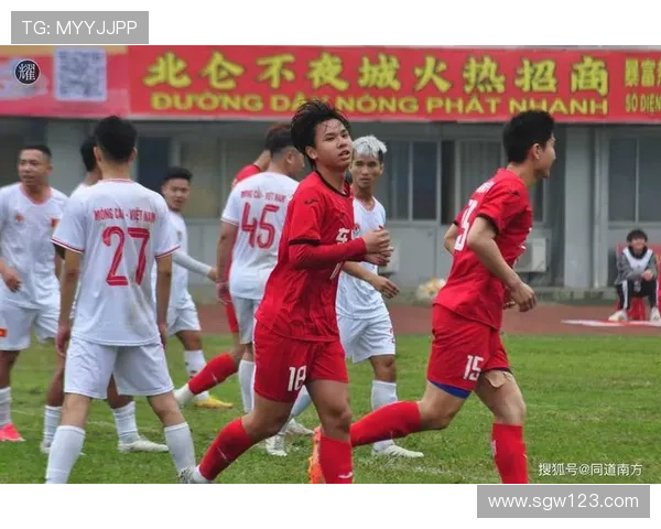 中港足球明星赛在义乌激情开赛球迷共襄盛举展现足球魅力与友谊