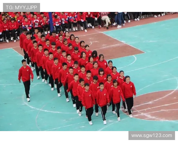 低重心足球明星的魅力与技巧解析如何在比赛中展现独特风采