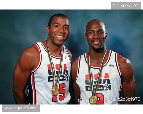 全球足球巨星的传奇故事与他们的辉煌成就分析