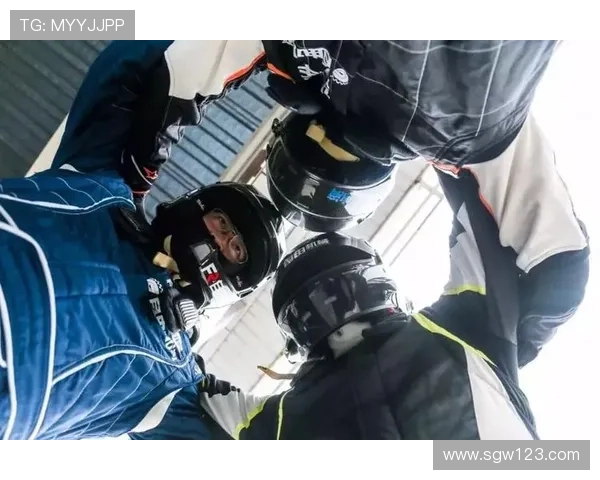 全国锦标赛回顾：重庆足球队展现出色耐力与团队精神的精彩表现