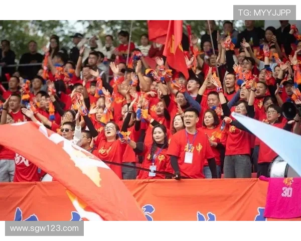 全球退役足球明星齐聚一堂共庆足球盛宴精彩赛事引发球迷热情回归