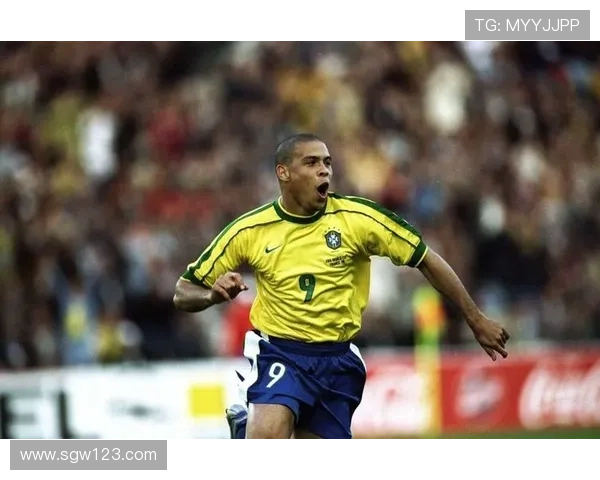 全球足球明星球员前十排行榜揭晓谁将成为足坛新传奇